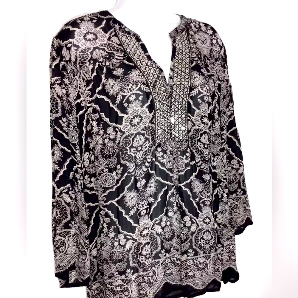 NWT Bila Womens Black Floral & Lacy Print Pullover Top